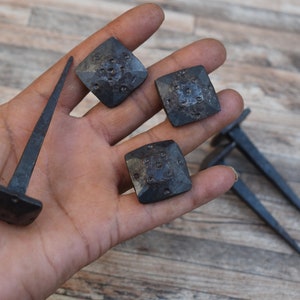 6x Vintage Style Blacksmith Handforged Wrought Iron Nails Door Gate Hammered Stipple Square Rose head Nails Spike Farm Barn House Decor