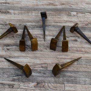 9pcs Vtg Traditional Wrought Iron Bronze painted Blacksmith Handforged Door Gate Hammered Stipple head Shape Nails Spike Farm Barn Decor