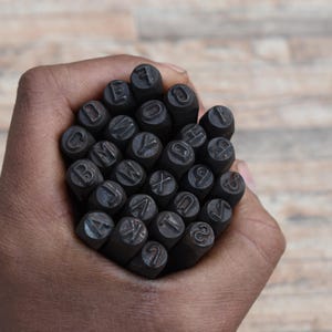 Ferro feito à mão 3/16 polegadas alfabetos A a Z conjunto de letras furador madeira couro personalizado metal macio joias fazendo carimbo selo ferramentas 27 peças conjunto