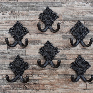 6Pcs Vintage Victorian Style Cast Iron Wall Hooks Hat Coat Pan Hanging Hanger Kitchen Double Hooks Wall Mounted Hanger Farm Barn House Decor