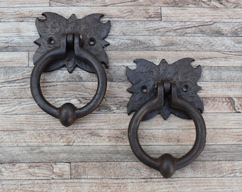 2 Pcs Vintage Cast Iron Door Knocker Pull Drawer Cabinet Cupboard Gate Ring Pull Drop Back Plate Chest Handles Knocker Farm Barn House Decor