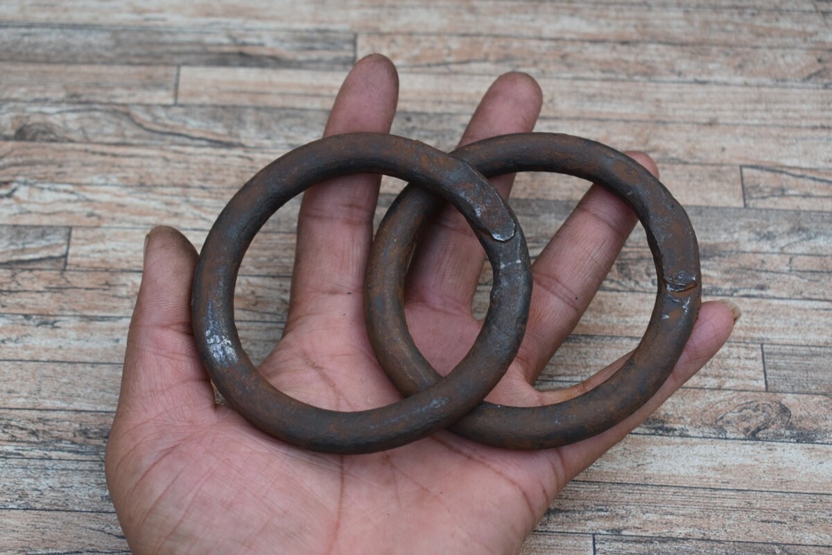 2pcs Vintage Wrought Iron Handmade handforged Horse Tie Hitching Post Ring Rustic Tools Stable Harness Farm Barn House Decor