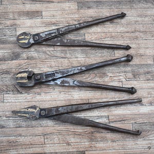 Juego de alicates de hierro vintage, herramientas de herrero y hojalatero