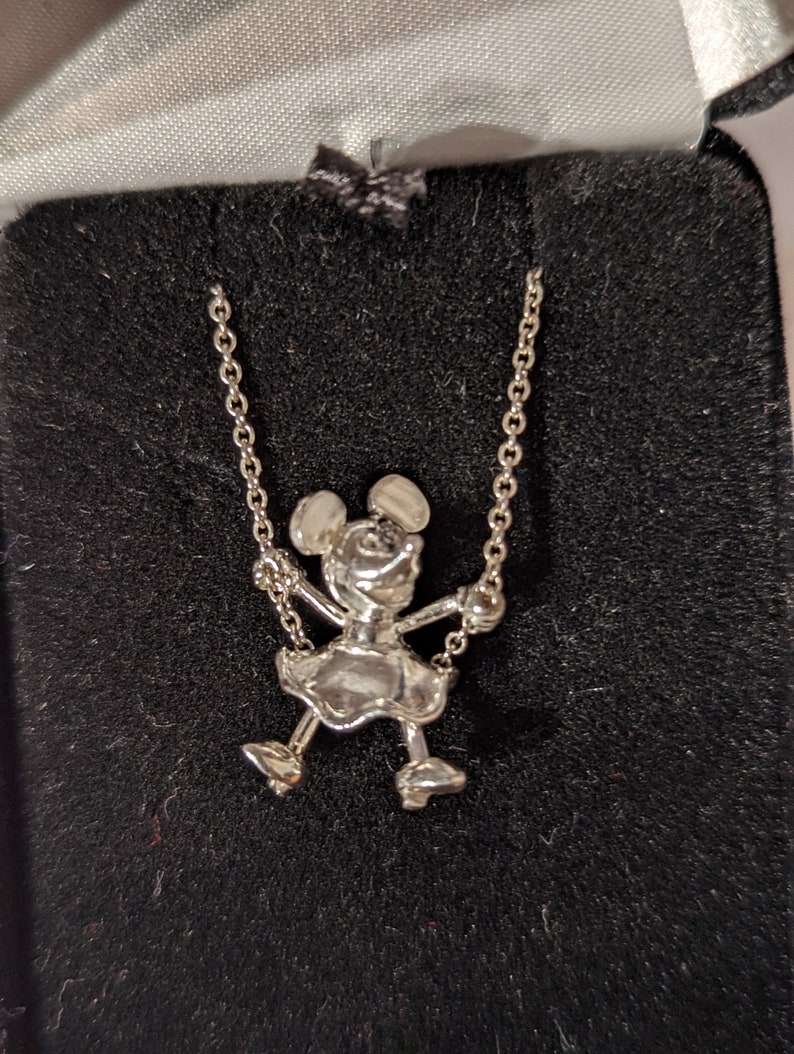 Ciondolo in argento sterling raffigurante Minnie Mouse su catena a maglie immagine 2