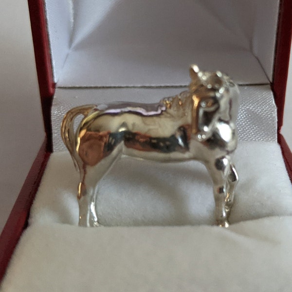 Anillo de caballo de plata de ley