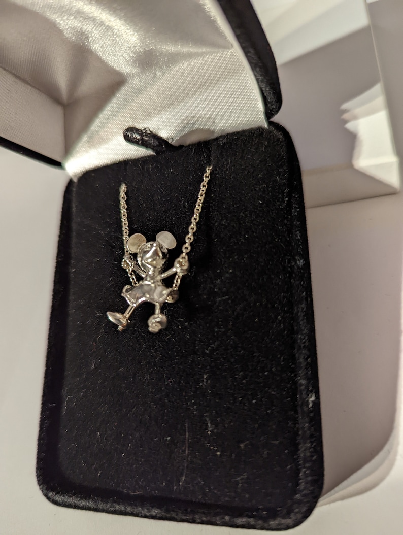 Ciondolo in argento sterling raffigurante Minnie Mouse su catena a maglie immagine 6