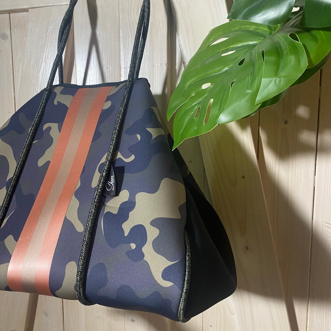 Nwt Camo Luxe Rose 2.0 Neoprene Tote Bag Luminous Metallic ROSE GOLD