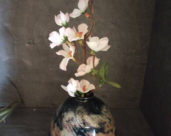 Spherical vase with metal oxide décor