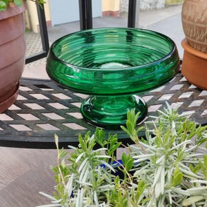 Grüne glasschalen