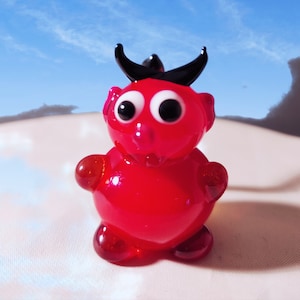 Diabelski goblin z litego szkła