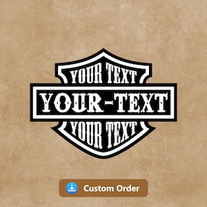 Peut inclure: Un design personnalisé noir et blanc avec le texte "YOUR TEXT" en forme de bouclier. Le design comprend une section rectangulaire avec le texte "YOUR-TEXT". Le fond est de couleur beige.