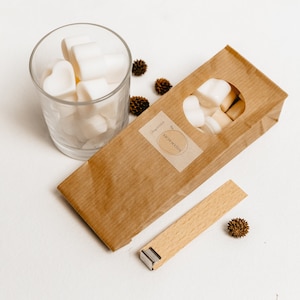Sustainable Candle Gift Set with Wooden Wick - DIY Craft Kit for Birthday Gifts