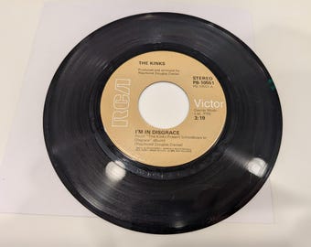 Kinks "I'm In Disgrace / The Hard Way" Vinyl 7" Single (EX+ side A / strong VG+ side B)
