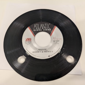 Booker T. & The MG&#39;s &quot;Groovin&#39; / Hip Hug-Her&quot; Vinyl 7&quot; Single (NM- disc; **Collector Grade**)