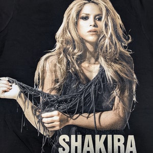 Shakira &quot;Sale El Sol&quot; 2010-2011 World Tour Concert T-Shirt (Adult Size Medium; Rare Mexican Leg of Tour!  Brand New!)