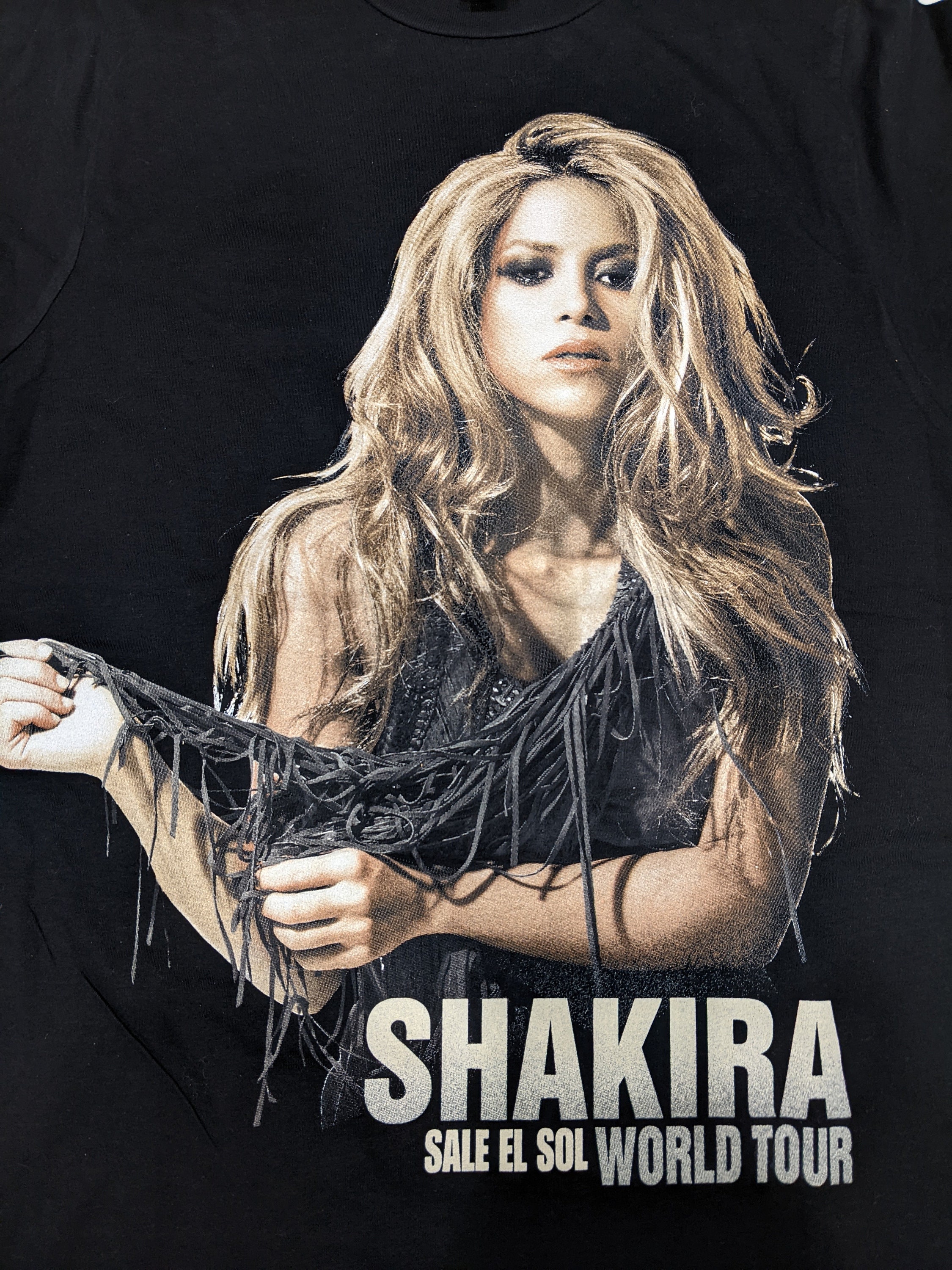 Shakira "Sale El Sol" 2010-2011 World Tour Concert T-Shirt (Adult Size Medium; Rare Mexican Leg of Tour!  Brand New!)