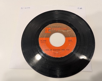 Kinks "Tired Of Waiting / Come On Now" Vinilo Single de 7" (Edición muy temprana; estado visual VG- / estado de reproducción VG+; ¡buena corriente subyacente!)