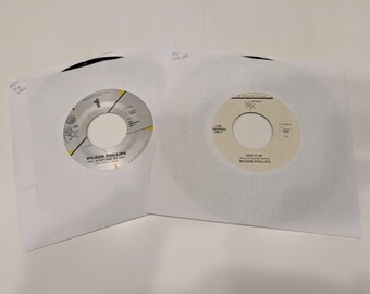 Wilson Phillips « You Won't See Me Cry / This Doesn't Have To Be Love » et « Give It Up / Daniel », 2 singles vinyles 7 pouces (les deux disques sont en très bon état VG+).
