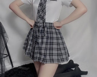 Sexy Japanese schoolgirls in hot group sex