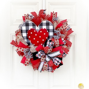Valentine&#39;s Day Burlap Wreath: Red Heart Door Decor