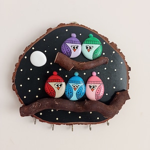 Modern Unique Wooden Key Holder, Ocean-Rolled Painted Stone Wood Key Chain Hook, Naturel Wall Decor, Housewarming Gift