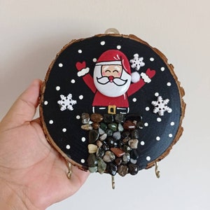 Modern Unique Wooden Santa Claus Key Holder, Ocean-Rolled Painted Stone Wood Key Chain Hook, Naturel Wall Decor, Housewarming Gift