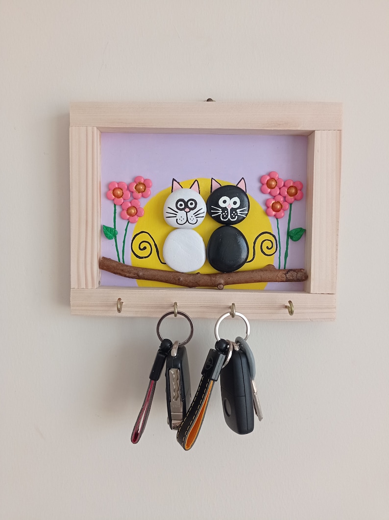 Unique Key Stand Modern Unique Wooden Key Holder, Ocean-rolled Painted Stone Wood Key ...