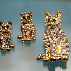 Strass Gold-Tone Cat Broche, Pin & Post Earring Set, Crystal Cat Pin Brooch, Cat Boucles d'oreilles.