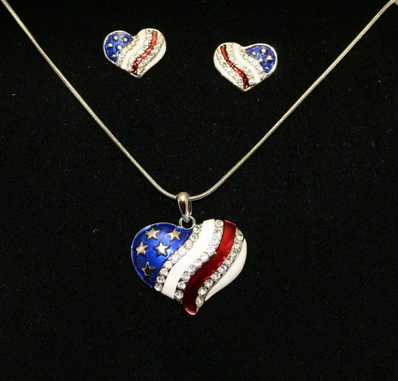 Red White & Blue Beads With Dangling Stars 4th of July Necklace Vineyard  Haven | eBay