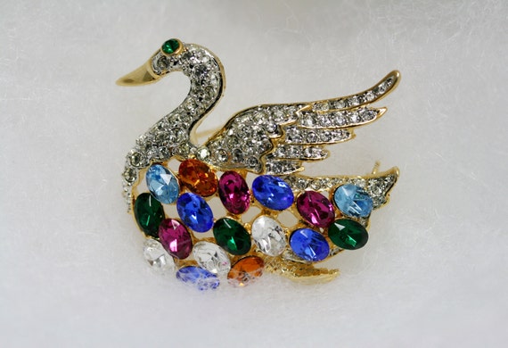 Rainbow Box Swan Brooch Pins for Women, Fashion Crystal With Swarovski  Rhinestone Swan Jewelry Women's Brooches & Pins 