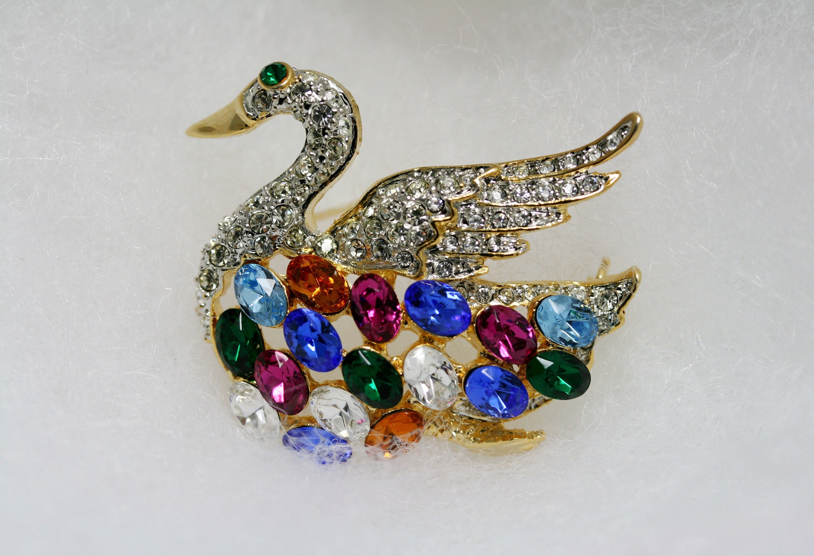 Rainbow Box Swan Brooch Pins for Women, Fashion Crystal With Swarovski  Rhinestone Swan Jewelry Women's Brooches & Pins -  Norway