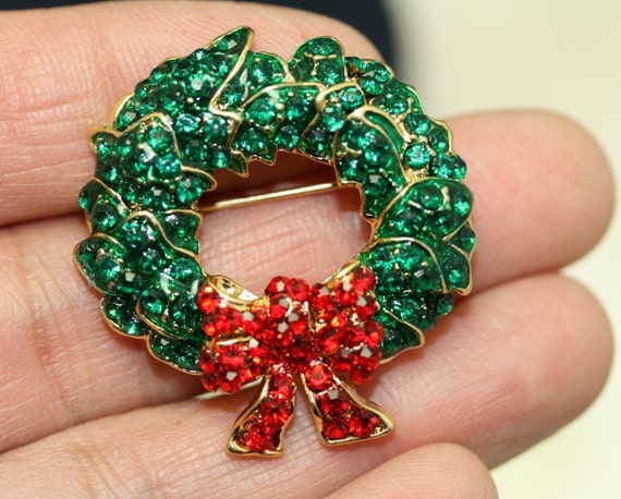 Vintage Rhinestone Christmas Wreath Brooch With R… - image 8