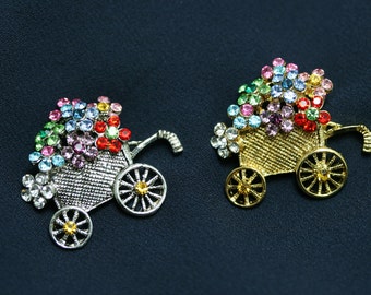 Broche de pasador de carro de flores con textura de plata y oro antiguo, diseño de carrito de flores texturizado, pin de broche de cesta de flores de primavera