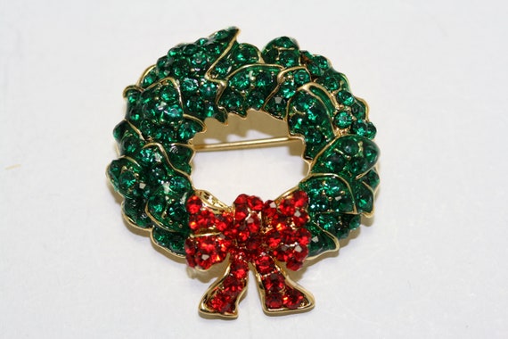 Vintage Rhinestone Christmas Wreath Brooch With R… - image 3