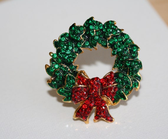 Vintage Rhinestone Christmas Wreath Brooch With R… - image 4