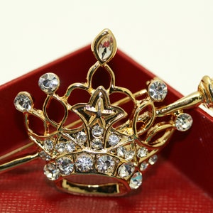 Royal Crown and Arrow Royalty Queen King Rhinestones Brooch Pin, Crown Costume Jewelry Gift, Crown Brooch