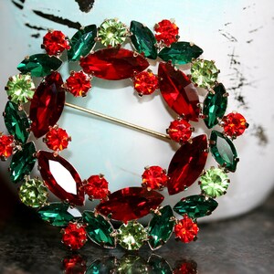 Christmas Wreath Rhinestone Brooch Pin, Crystal Xmas Holiday Jewelry Gift, Floral Wreath Brooch Pin Style Delicate Gold Plated image 6
