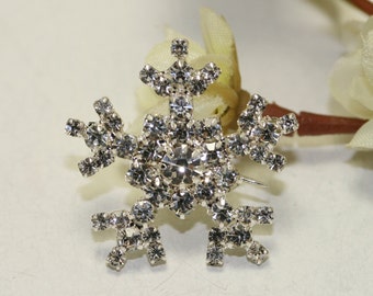 Crystal Rhinestone Snowflake Brooch Lapel Pin, Winter Snowflake Jewelry Christmas Holiday Jewelry Gift, Silver Star Brooch Pin