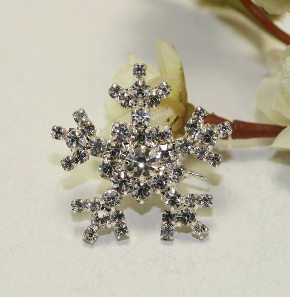 Crystal Rhinestone Snowflake Brooch Lapel Pin Winter Snowflake