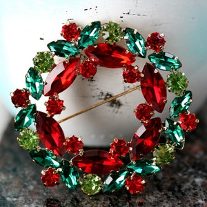 Christmas Wreath Rhinestone Brooch Pin, Crystal Xmas Holiday Jewelry Gift, Floral Wreath Brooch Pin Style Delicate Gold Plated image 1