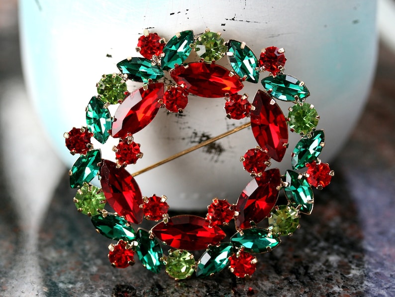 Christmas Wreath Rhinestone Brooch Pin, Crystal Xmas Holiday Jewelry Gift, Floral Wreath Brooch Pin Style Delicate Gold Plated image 1