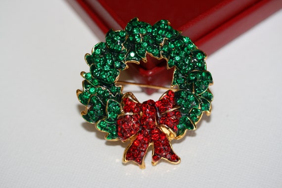 Vintage Rhinestone Christmas Wreath Brooch With R… - image 7