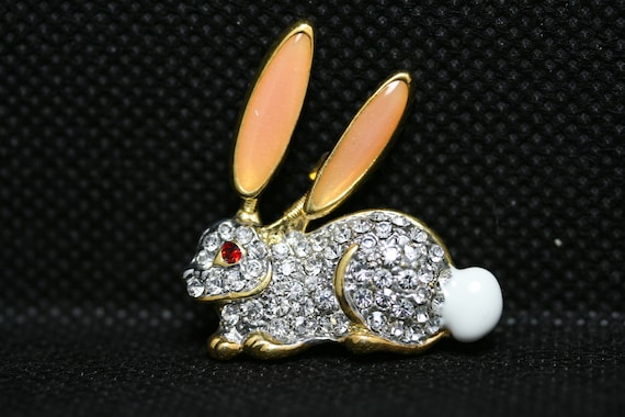 Vintage Baseball Boy Bunny Rabbit Ball Cap Easter Fun Holiday Pin Brooch