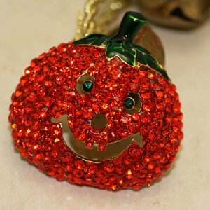 Large Rhinestone Halloween Pumpkin Brooch Pin, Fashion Costume Holiday Jewelry, Crystal Pumpkin Brooch Pin image 6