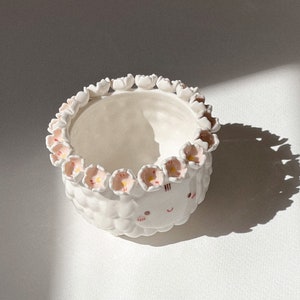 Ora planter white tone with Pink sakura crown image 3