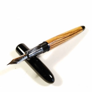 Penna stilografica kitless in ulivo ed ebanite/Bespoke fountain pen in olive wood and ebonite