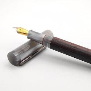 Stilografica kitless in ebano e acrilico/Bespoke fountain pen in ebony wood and acrylic