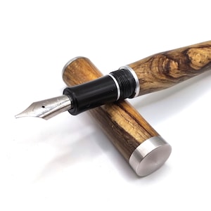 Stilografica in acero fungato stabilizzato, ebanite e alluminio/Bespoke fountain pen made of stabilized spalted maple, ebonite and aluminum