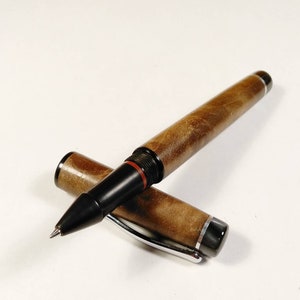 Rollerball kitless in radica di noce, ebanite e acrilico nero/Bespoke rollerball in walnut burl, ebonite and pearl black kirinite