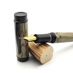 Stilografica kitless in ebanite nera e colorata/Bespoke fountain pen made of coloured and black ebonite
